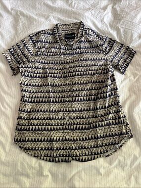 Wildfang - Men’s Short Sleeve Button-Up Shirt - Navy & Cream Geometric